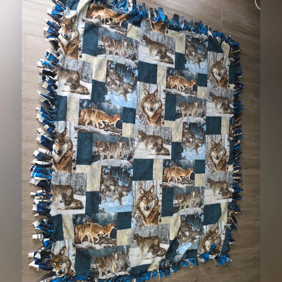 Wolf Patchwork Tie No Sew Fleece Throw Blanket Lap Blanket 50 X 60 - Picture 3 of 5
